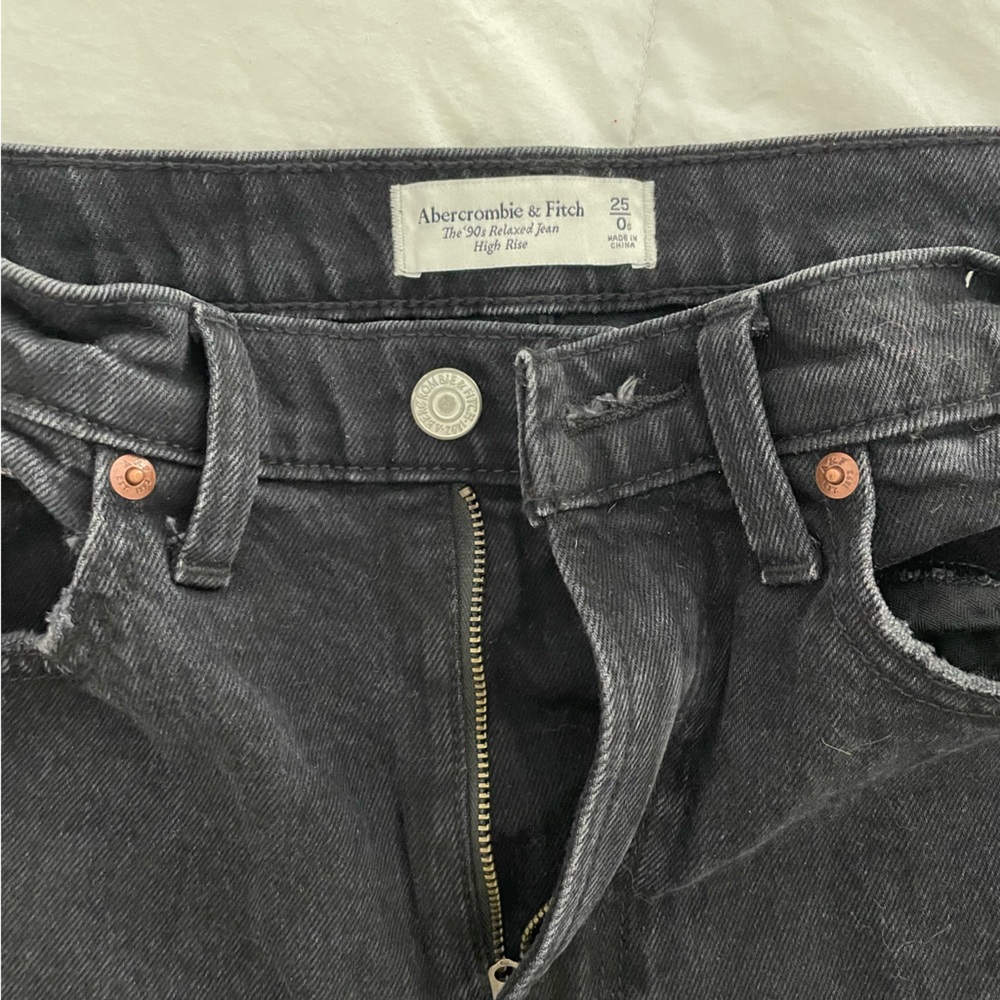 90's Ultra High Rise Relaxed Jeans - Picture 5 of 9